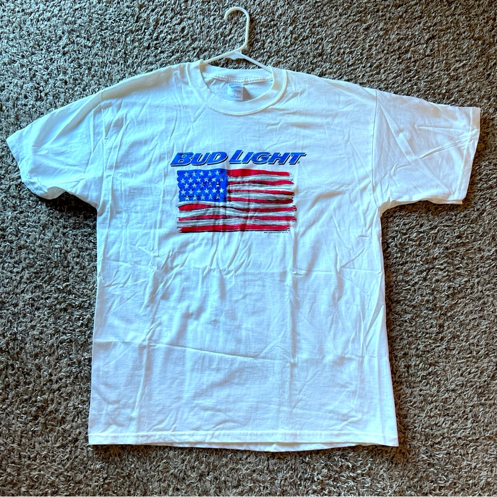 VTG Bud Light Tshirt white w/ American flag